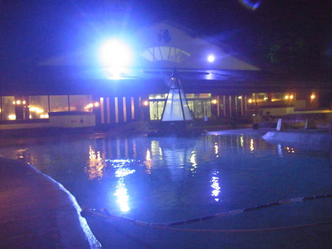 夜の温泉ビーチ