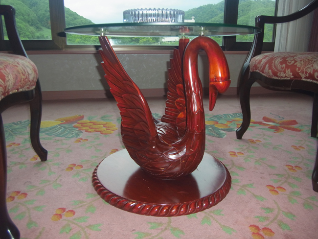 白鳥のテーブル