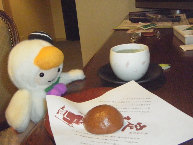 定山渓まんじゅうとお茶