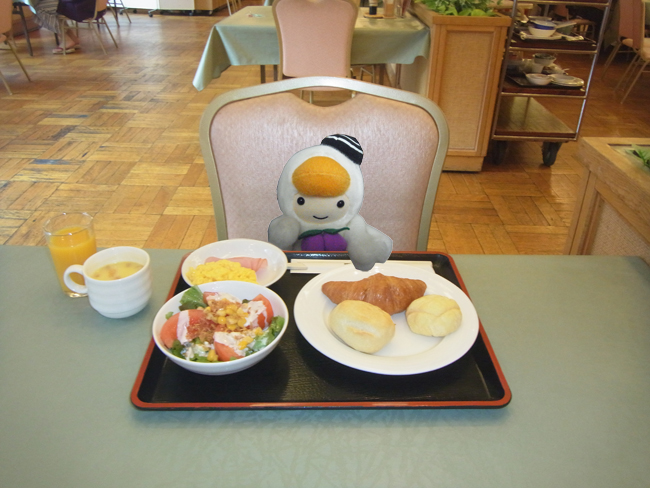 とまチョップ食事する