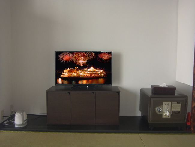 液晶テレビ