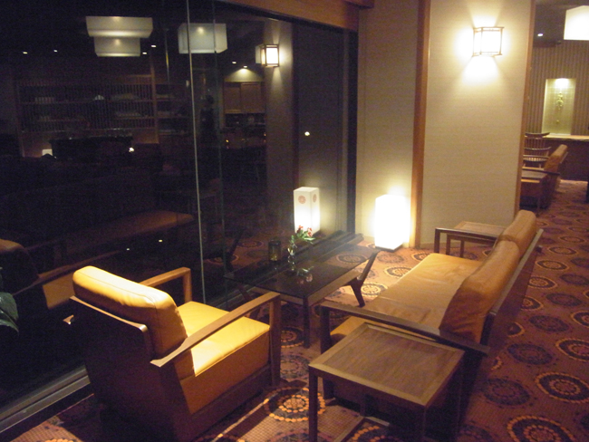 夜の別館ラウンジ